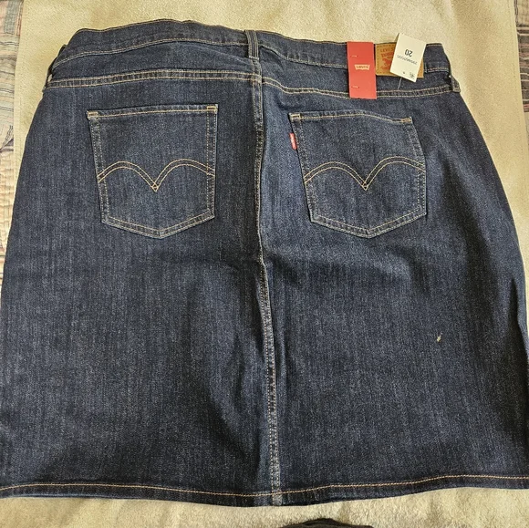 NWT- Levi's skirt - Picture 2 of 6
